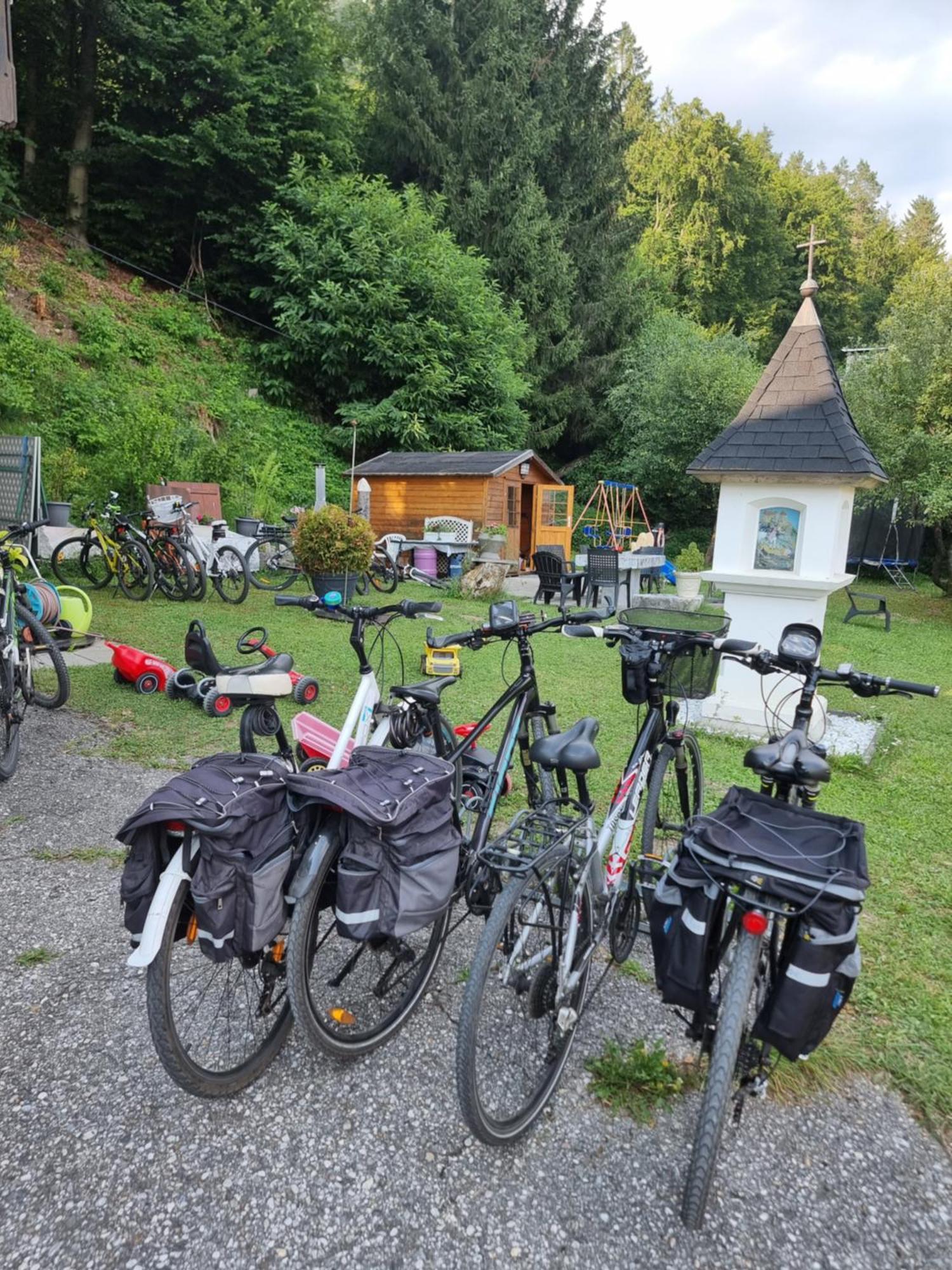 Ferienhaus Burgblick Treffen Luaran gambar