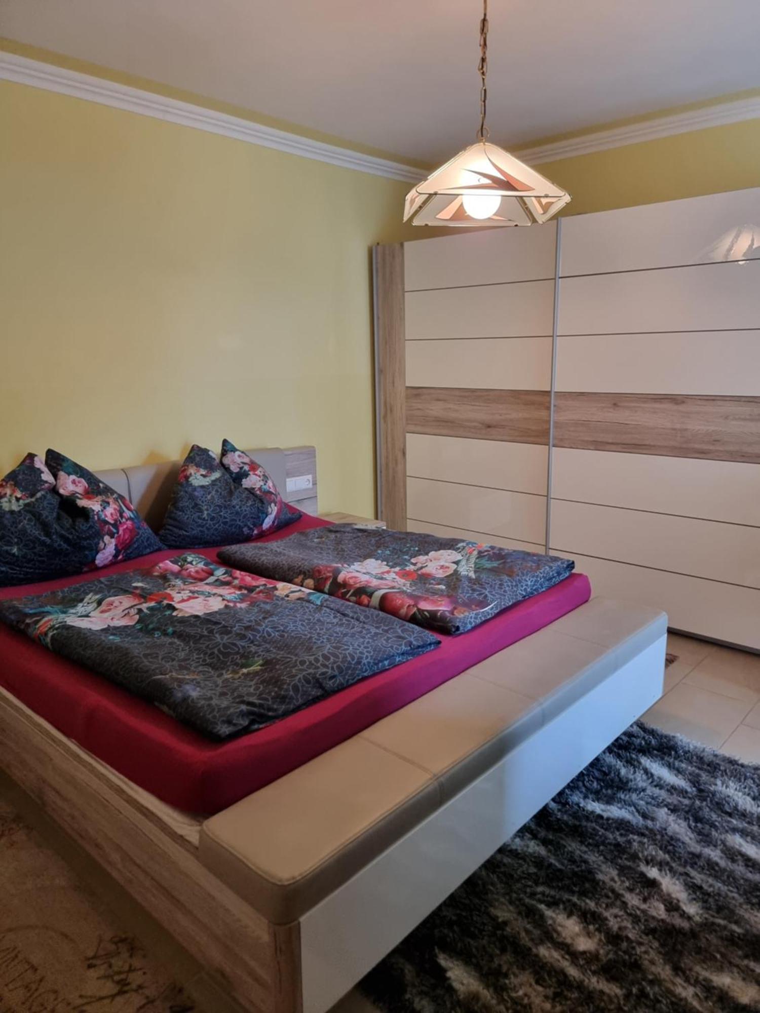 Ferienhaus Burgblick Treffen Bilik gambar