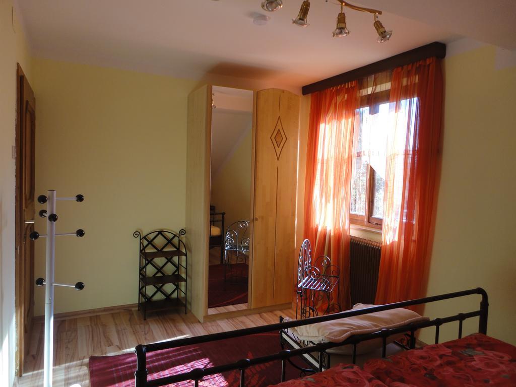 Ferienhaus Burgblick Treffen Bilik gambar