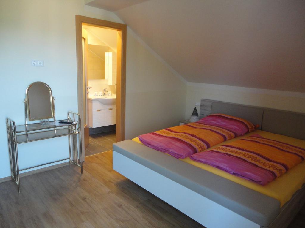 Ferienhaus Burgblick Treffen Luaran gambar