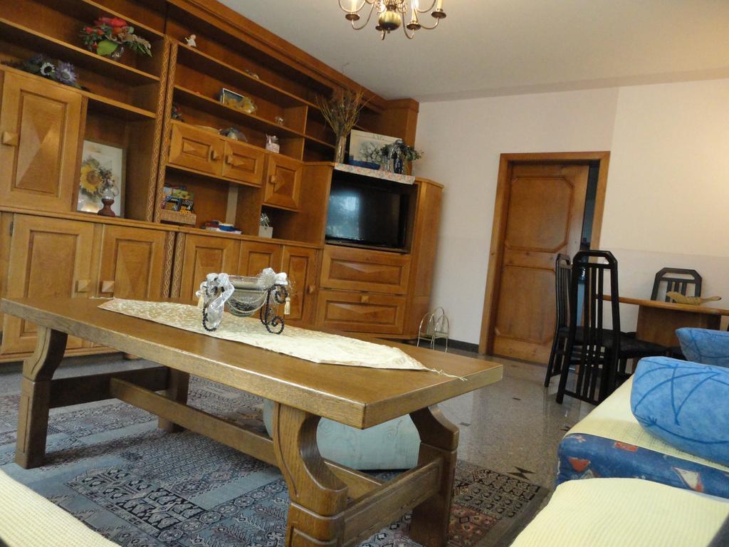 Ferienhaus Burgblick Treffen Luaran gambar