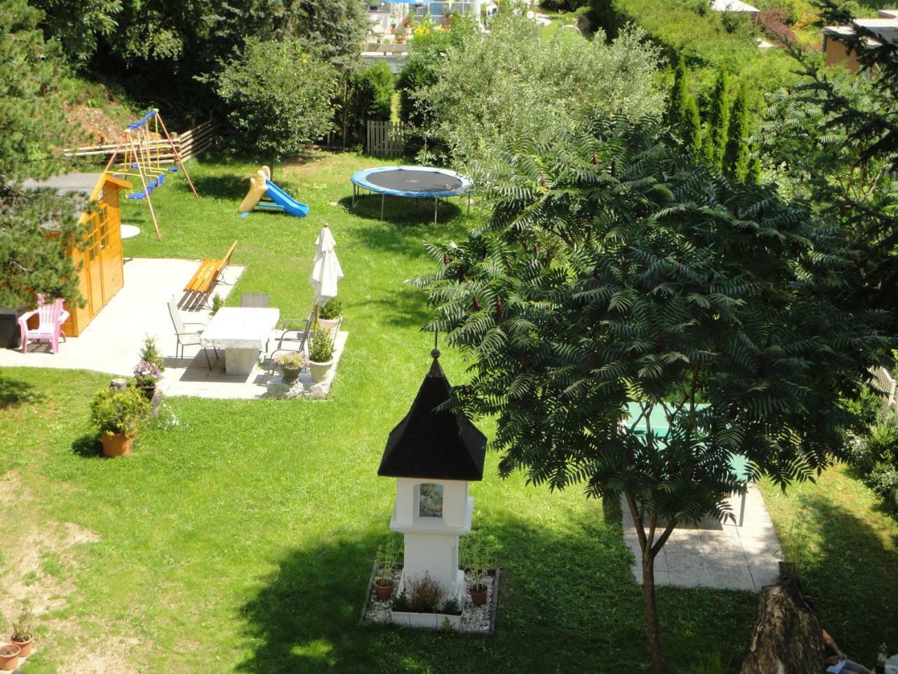 Ferienhaus Burgblick Treffen Luaran gambar