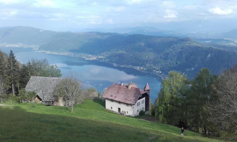 Ferienhaus Burgblick Treffen Luaran gambar